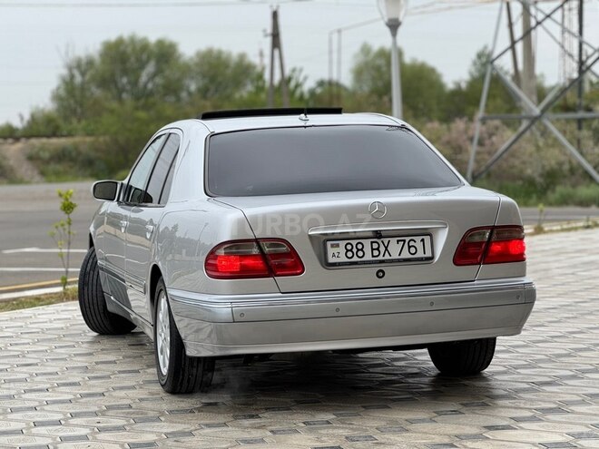 Mercedes E 240-8