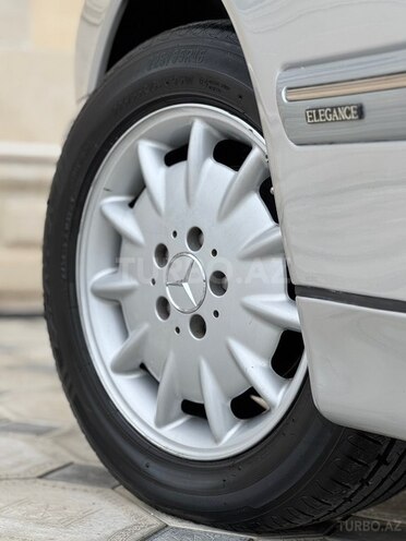 Mercedes E 240-10