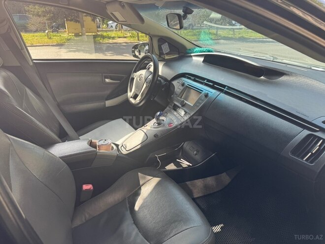 Toyota Prius-7