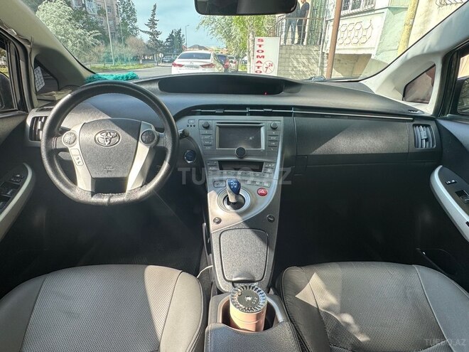 Toyota Prius-8