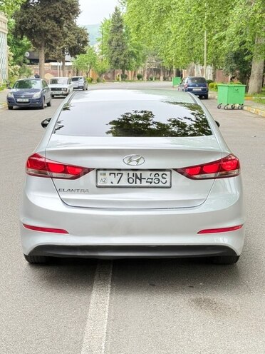 Hyundai Elantra-5