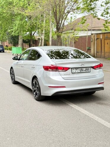 Hyundai Elantra-6