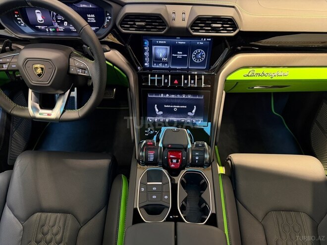 Lamborghini Urus-13