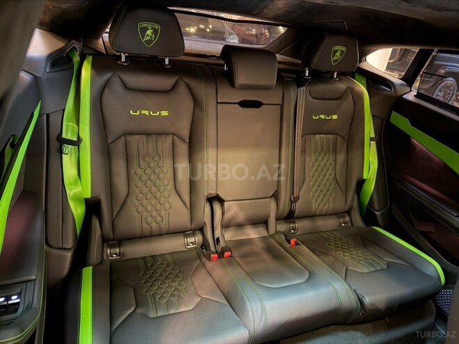 Lamborghini Urus-16