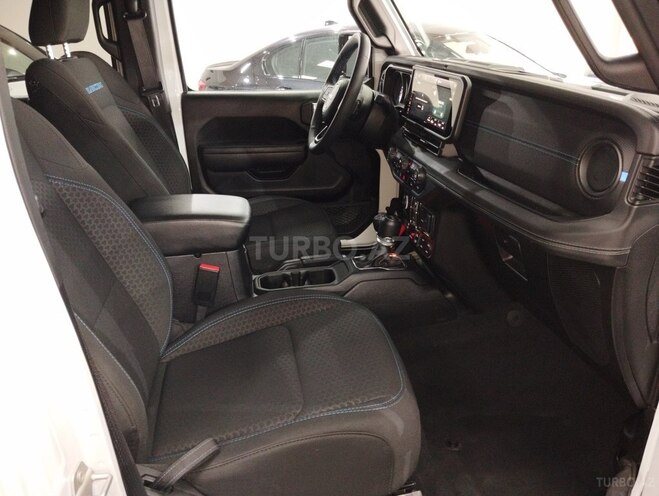 Jeep Wrangler-11