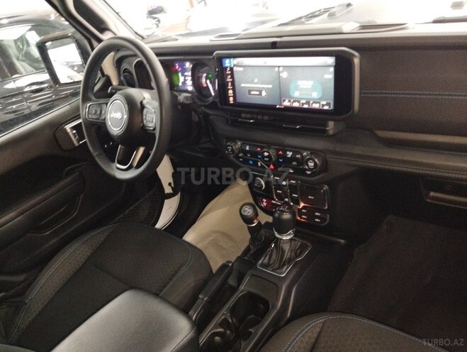 Jeep Wrangler-12