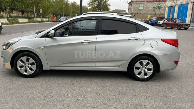 Hyundai Accent-5