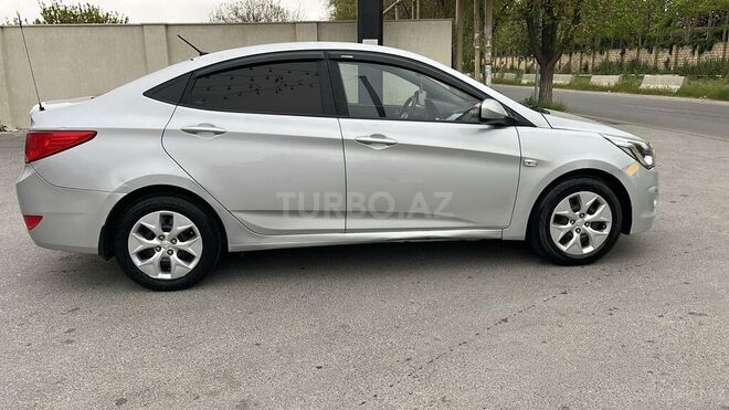Hyundai Accent-6