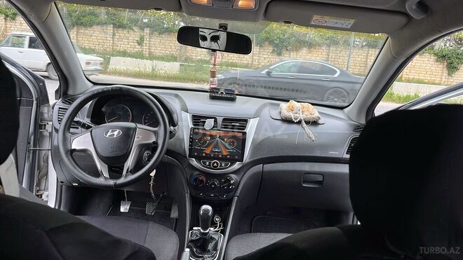 Hyundai Accent-7