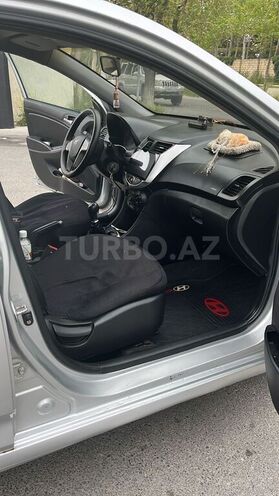 Hyundai Accent-9