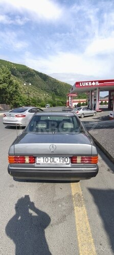 Mercedes 190-2