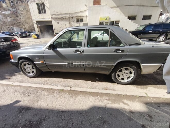 Mercedes 190-4