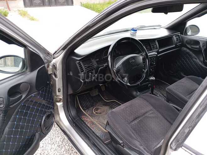 Opel Vectra-9
