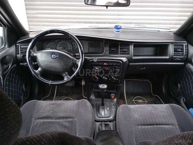 Opel Vectra-12