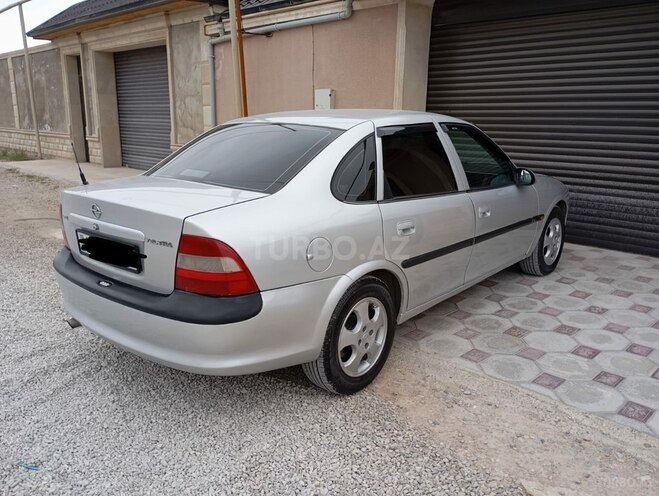 Opel Vectra-4