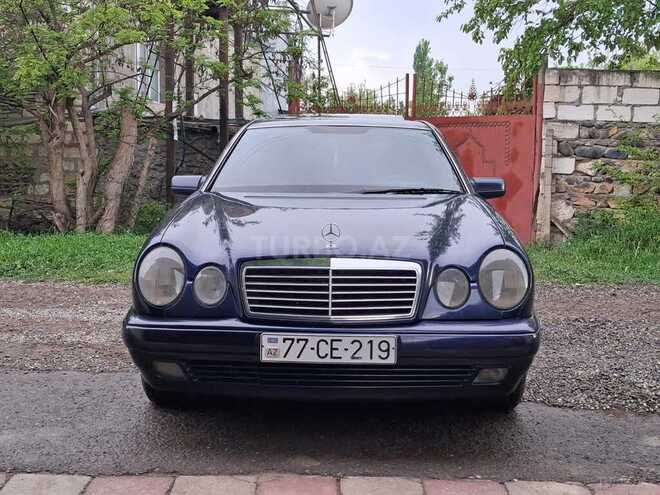 Mercedes E 230-1