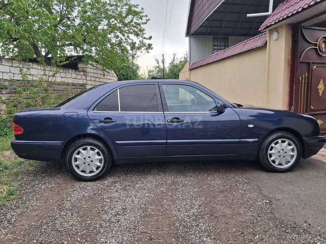 Mercedes E 230-3