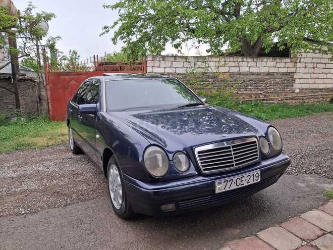 Mercedes E 230-5