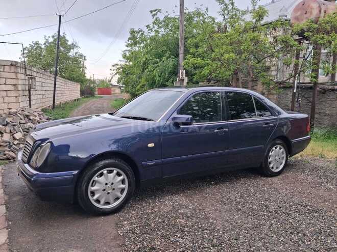 Mercedes E 230-10