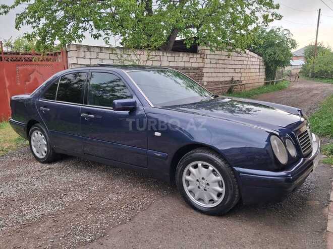 Mercedes E 230-11