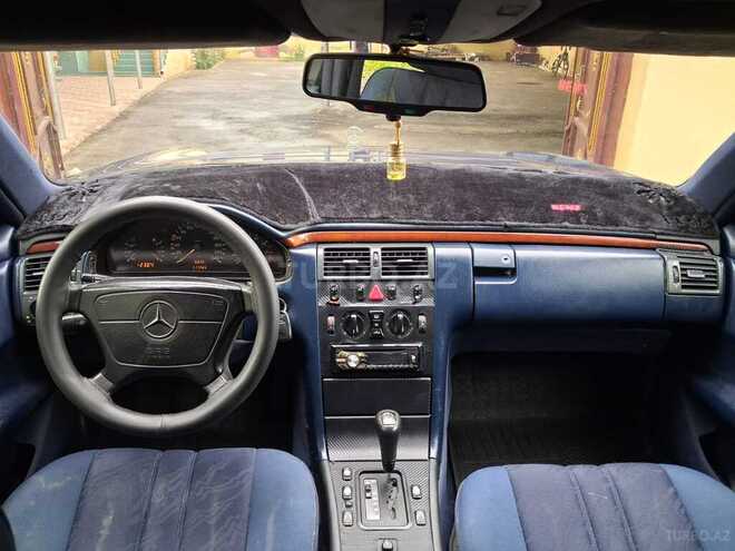 Mercedes E 230-12