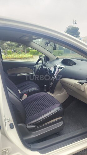 Toyota Yaris-5