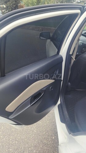 Toyota Yaris-11