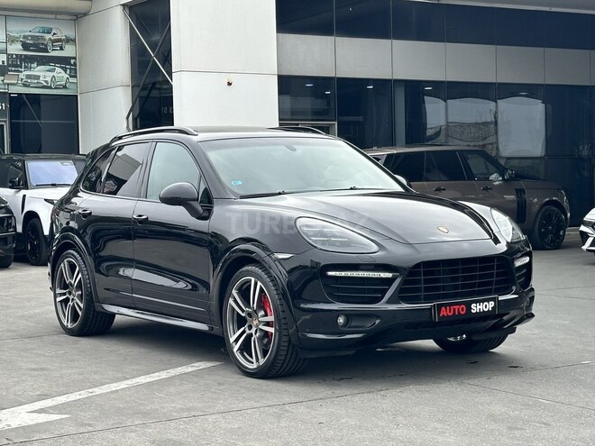 Porsche Cayenne GTS-1