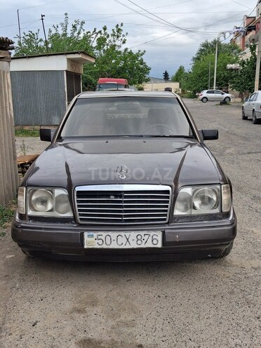 Mercedes 200 D-1