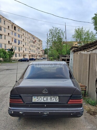 Mercedes 200 D-2