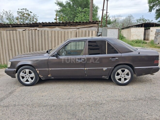 Mercedes 200 D-3