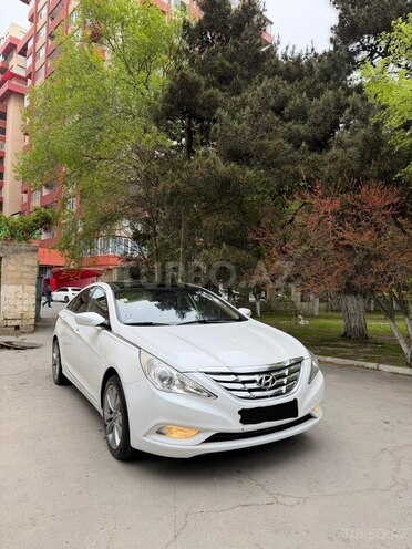 Hyundai Sonata-1