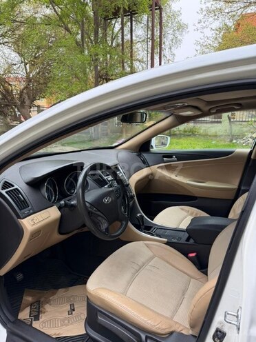 Hyundai Sonata-6