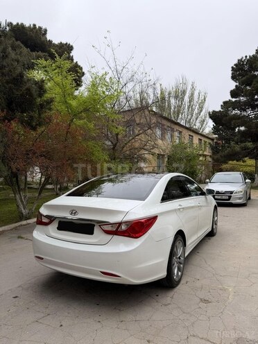 Hyundai Sonata-4