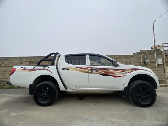 Mitsubishi L200-4