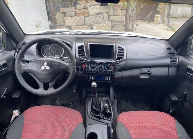 Mitsubishi L200-3