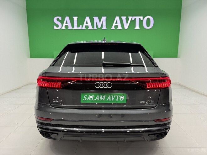Audi Q8-5