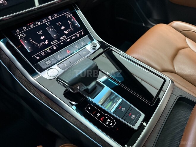 Audi Q8-17