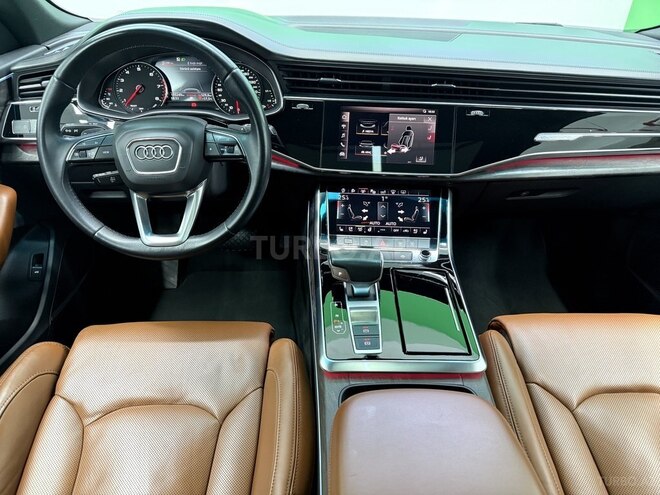 Audi Q8-9