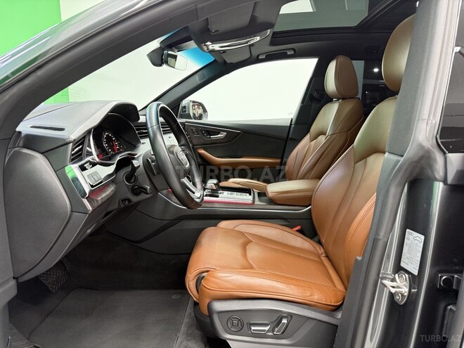 Audi Q8-7