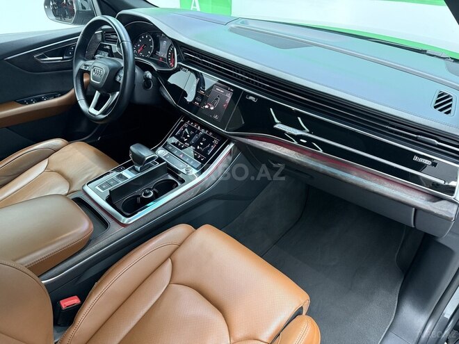 Audi Q8-11