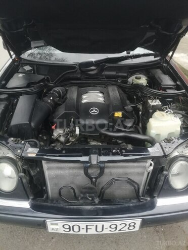 Mercedes E 240-10