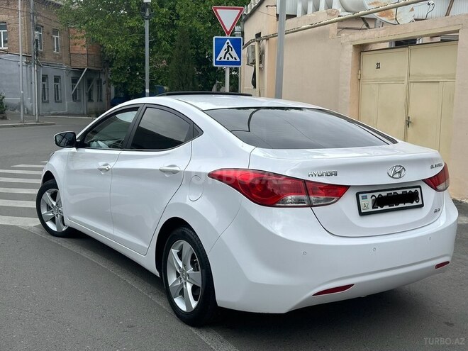 Hyundai Elantra-7