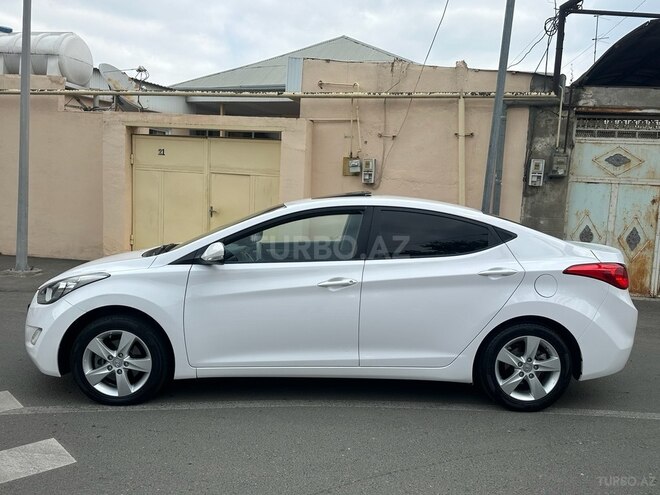 Hyundai Elantra-8