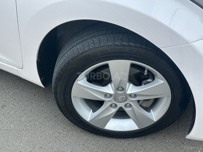 Hyundai Elantra-10