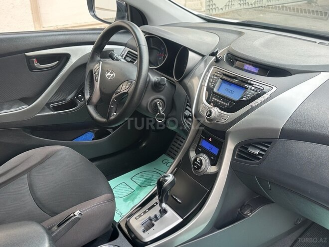Hyundai Elantra-6