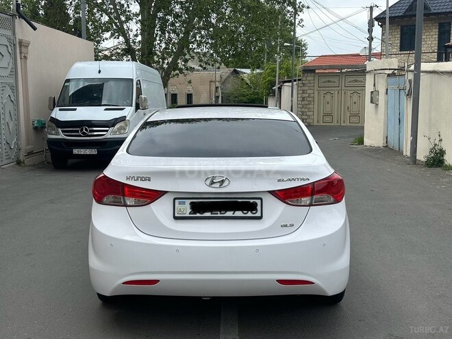 Hyundai Elantra-17
