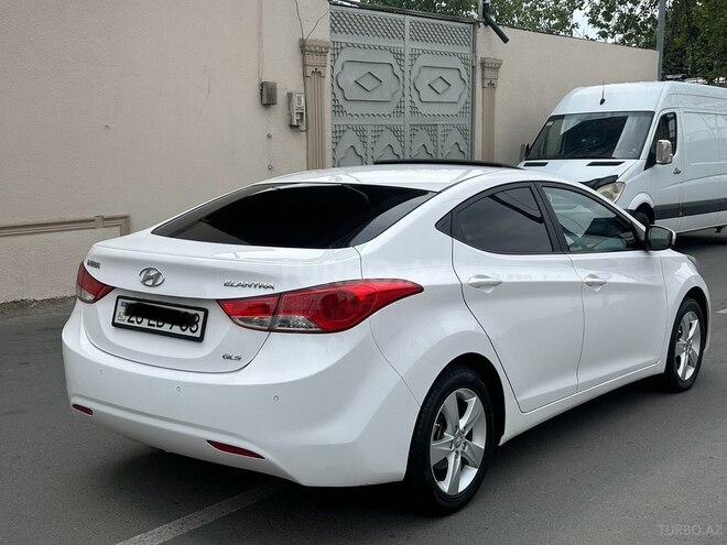 Hyundai Elantra-2