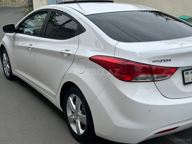 Hyundai Elantra-16