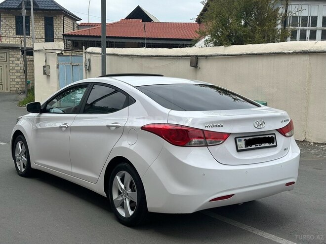 Hyundai Elantra-15